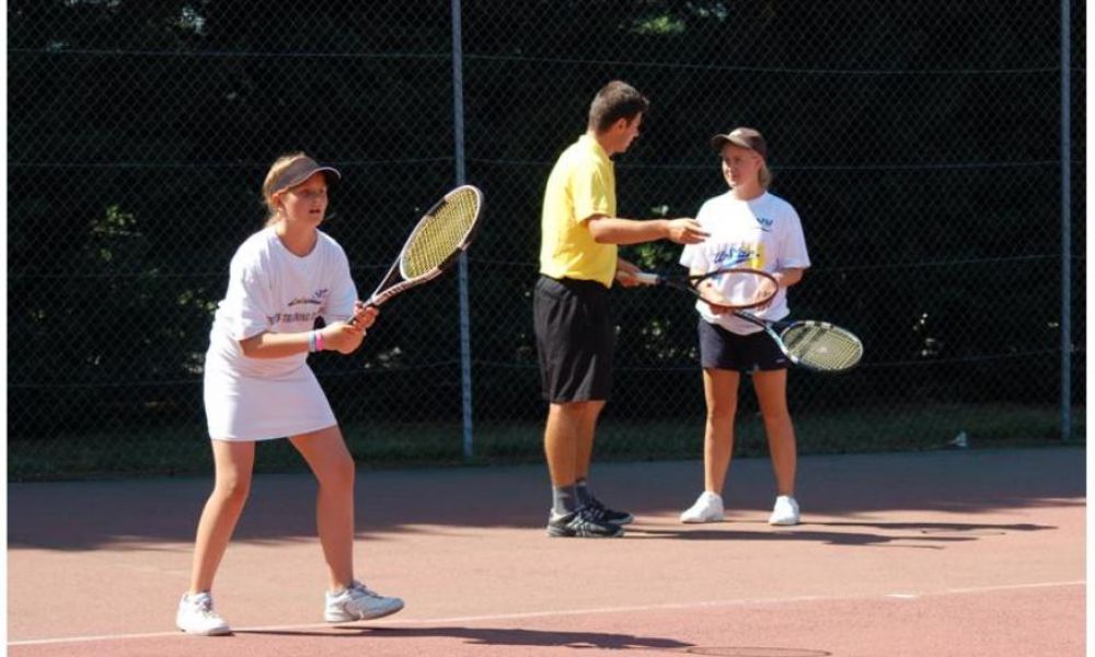 Campamento de tenis y francés en Francia Nacel