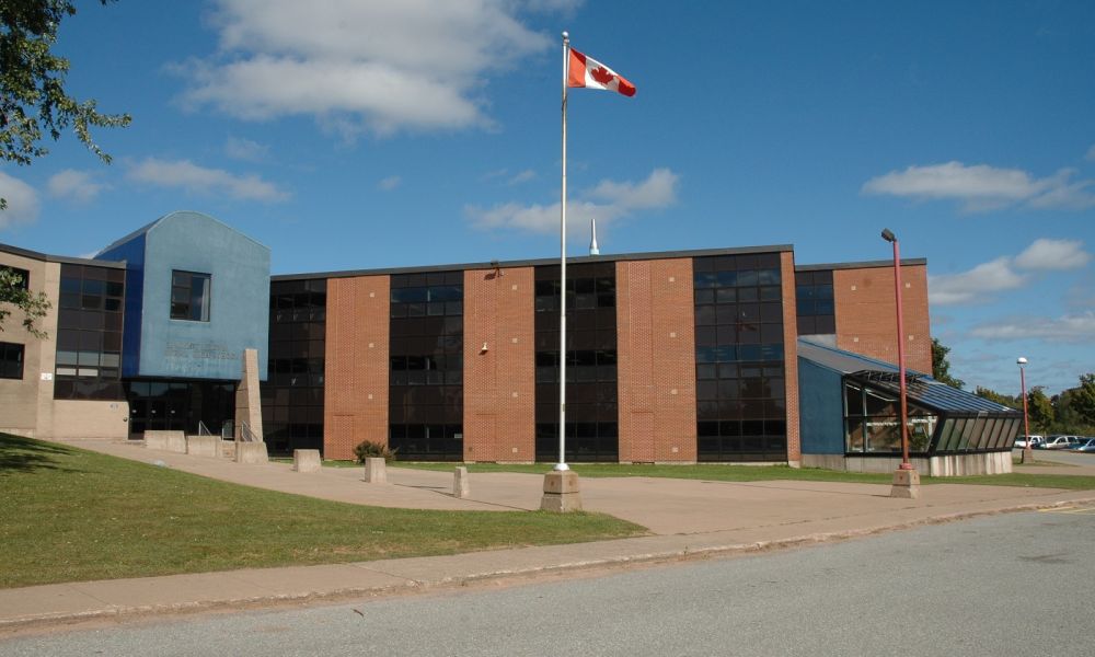 Homestay and High School in Canada - Canadian high school campus
