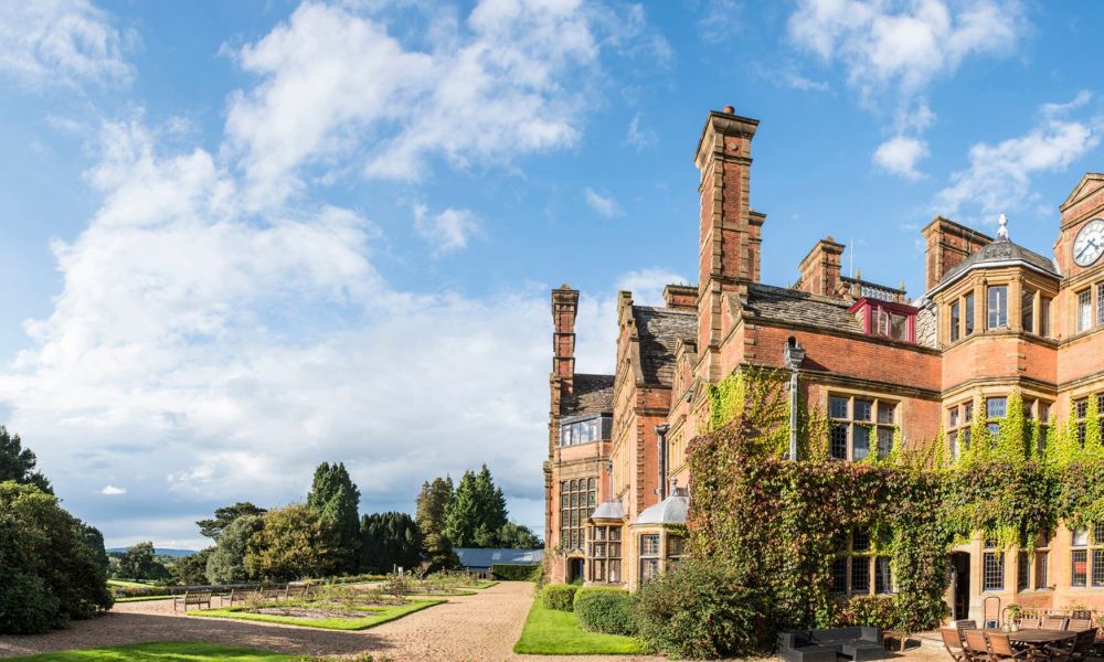 English summer language camp London - exterior