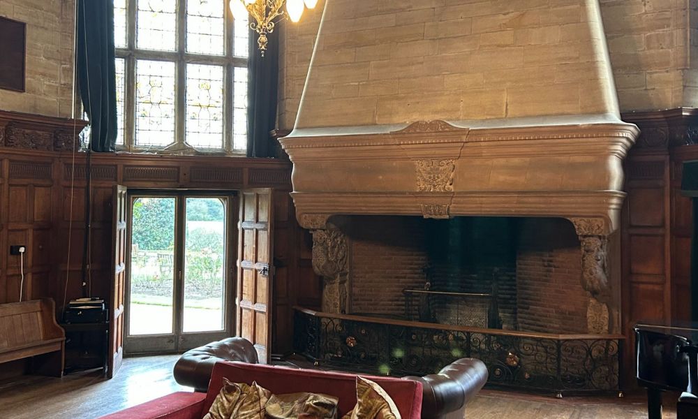 English summer language camp London - hall