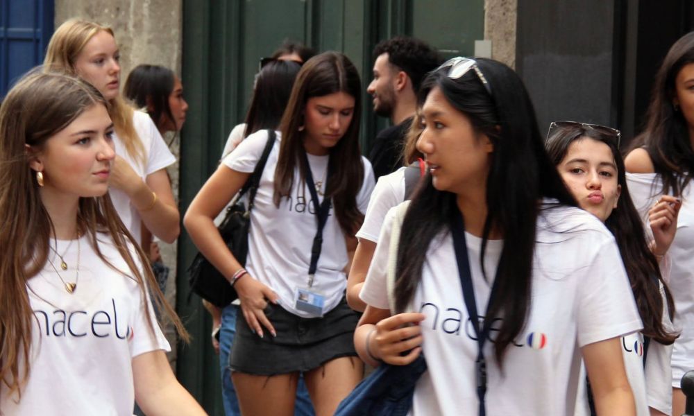 Colônia de Férias de Verão em Paris - Explorando Paris a pé