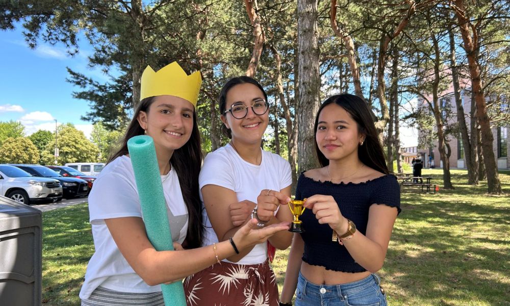 English Teen summer camp in Hamilton, Canada - team work