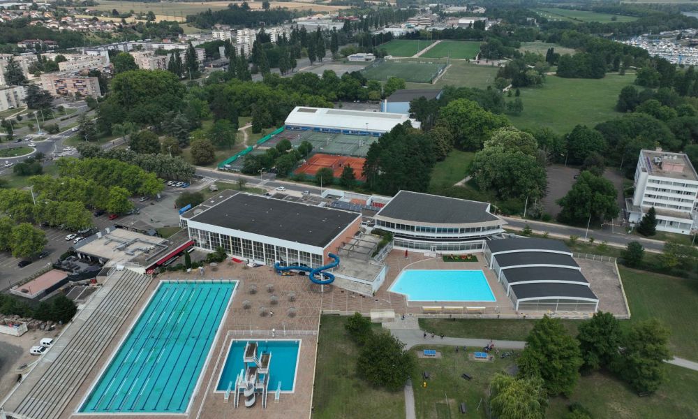 Campamento de verano francés en Francia - campus deportivo en Macon