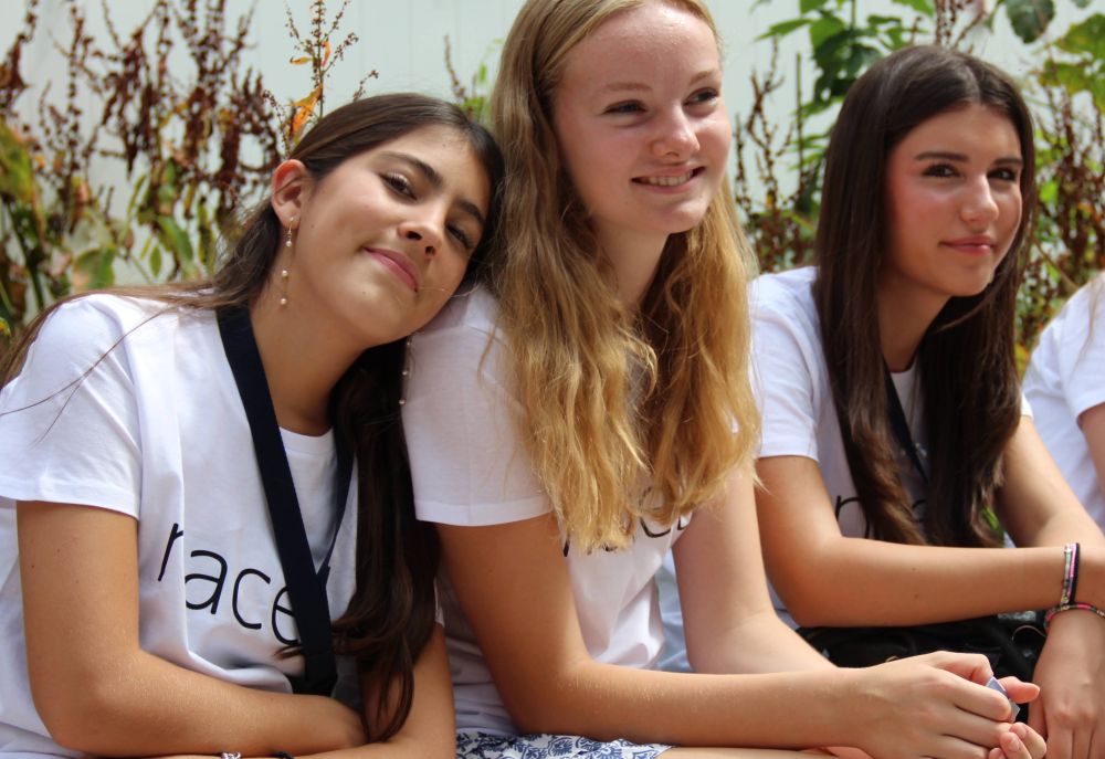student outside a paris building making exercises during the summer camp