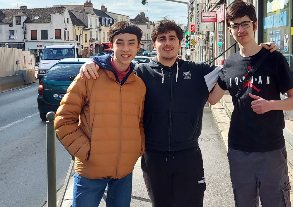 Estudante viajando para um programa de intercâmbio de high school na França