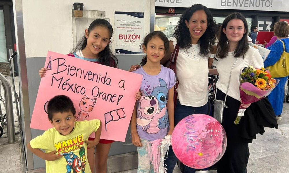 High School Abroad in Yucatan - exchange student with host family at airport