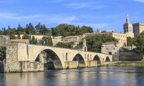 Año escolar en internados en Francia Internado francés - vista de una ciudad