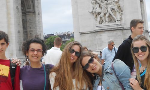 Clases privadas de francés en casa de profesor en Francia Cursos privados de francés en Francia: estudiantes disfrutando del turismo y la cultura en Francia