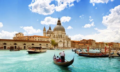 High School Abroad Italy - High School exchange in Italy - students visiting Venice