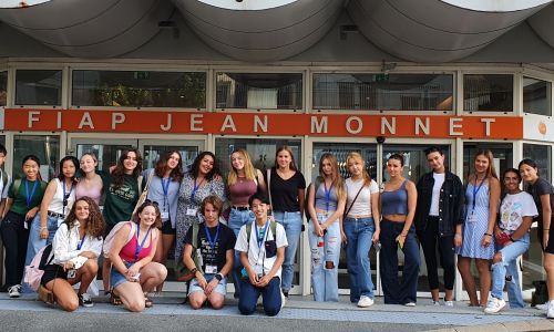French courses for High School students in Lyon French courses in Paris -  group picture