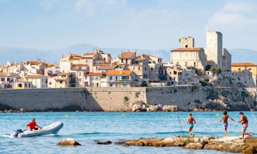 Cursos de francés para estudiantes de secundaria en junio Cursos de francés para jóvenes en la Riviera Francesa - Ubicación