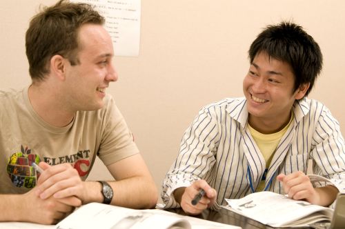 Falar uma língua abre portas. Pronto para abrir a próxima?