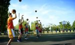 Campamentos de verano de baloncesto en Francia: jugadores durante el entrenamiento grupal al aire libre