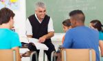 Cursos de francés en Normandía- Profesor en clase