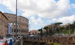 Italian courses in Rome - students visiting the Coliseum