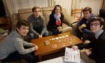 imersão em francês na França - jogando jogos de tabuleiro