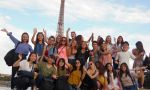 French courses in Paris - students in front of Eiffel Tower
